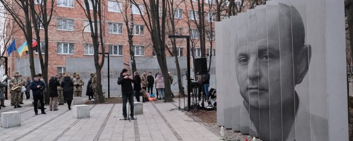 У Чернівцях відкрили пам’ятник Героям Небесної Сотні