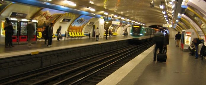 У знак підтримки: в Парижі станція метро отримала назву «Europe-Ukraine»