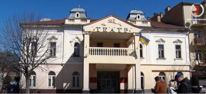 Проект «Все Буде Україна»: актори Мукачівського драматичного театру читають вірші для…
