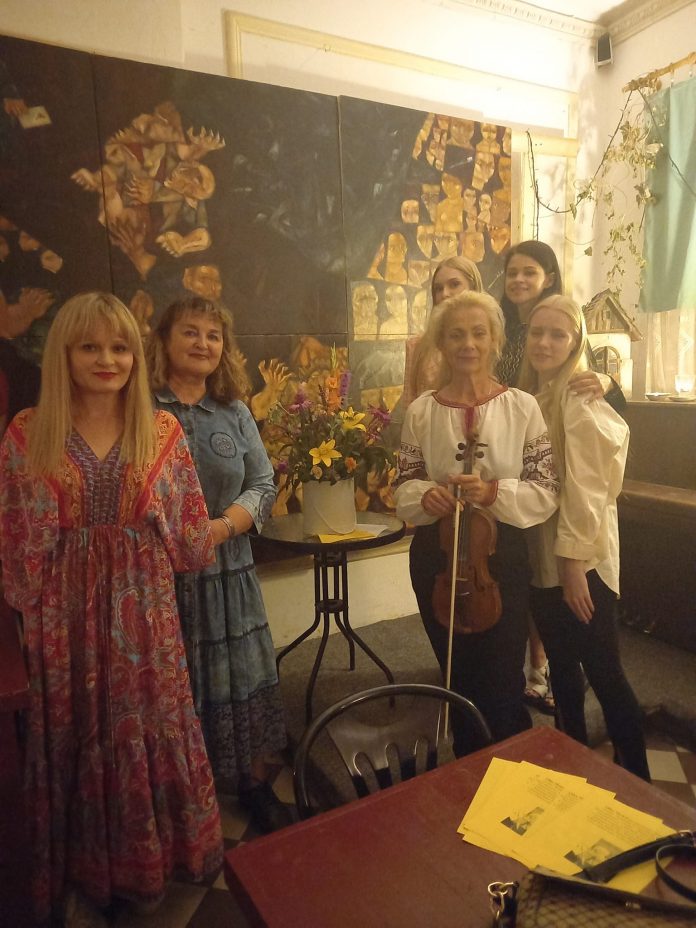 Українська письменниця Леся Степовичка презентувала в Польщі свою книжку «Serce w…