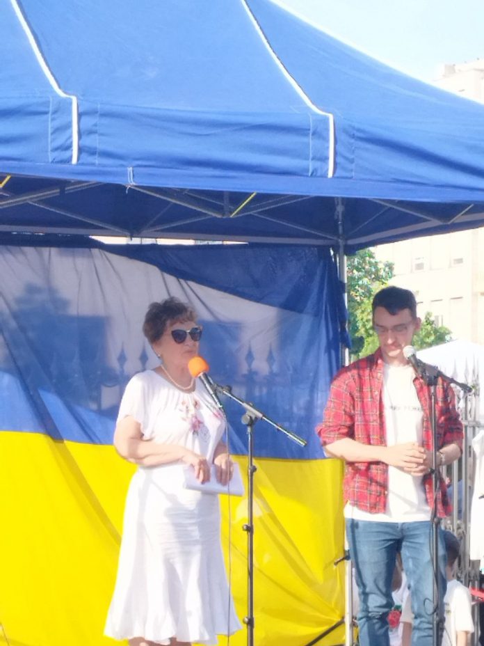 У Майнгаймі, що в Німеччині, українці-біженці провели мітинг до Дня захисту…